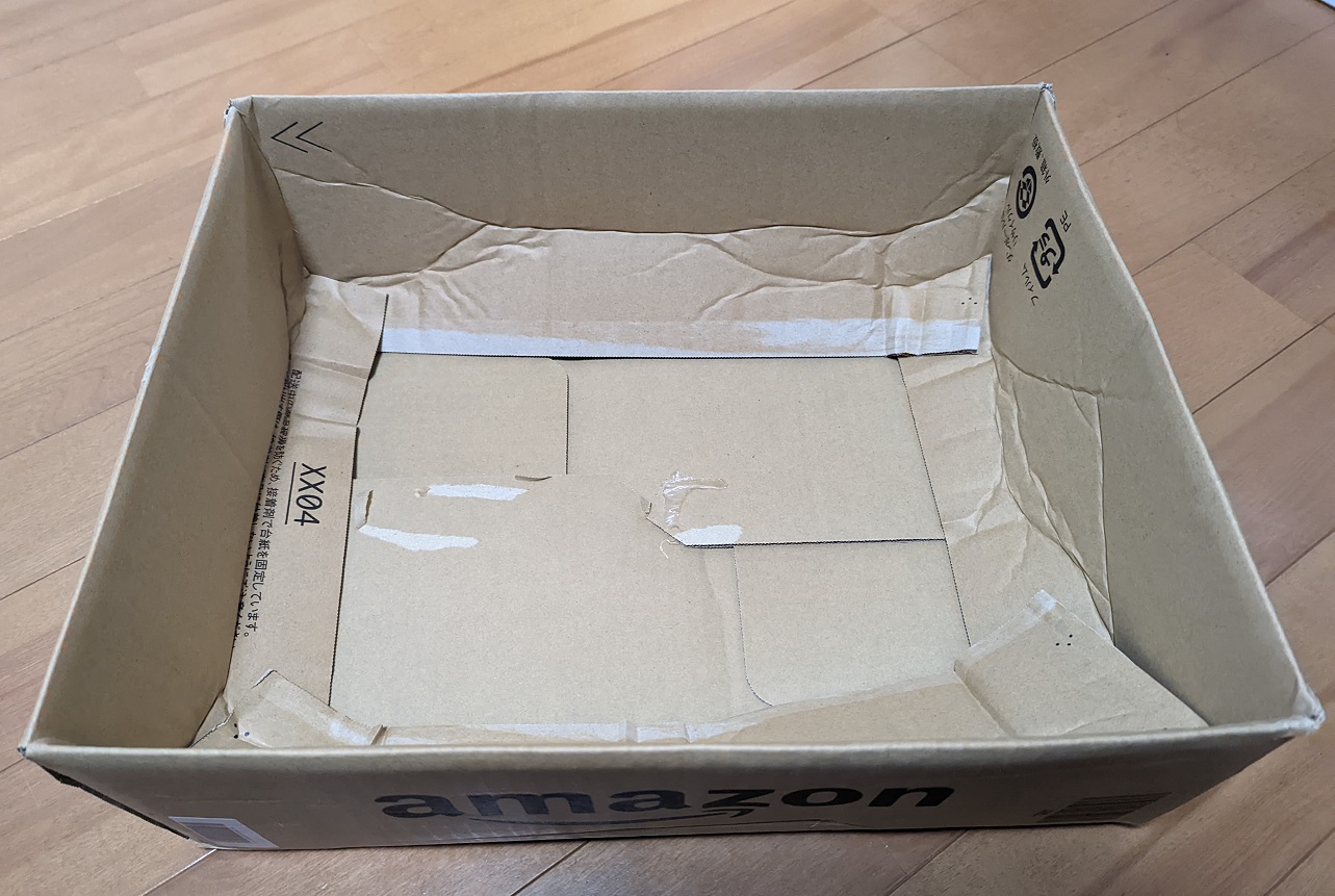 Amazonの箱をつぶして作ったケース